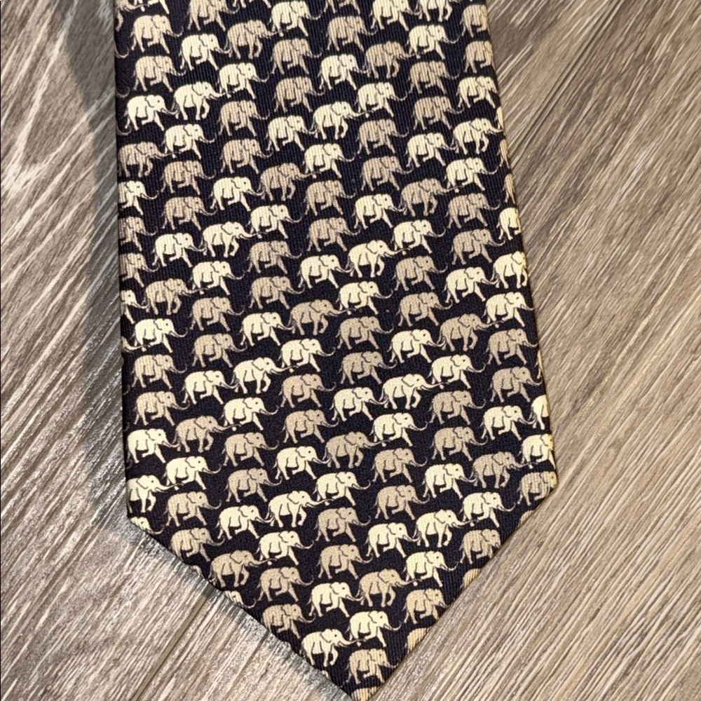 Jim Thompson Elephants Design Black and Cream Tie